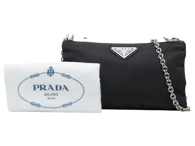 Borsa a tracolla con catena e placca con logo Triangle di Prada Nero - vista 14
