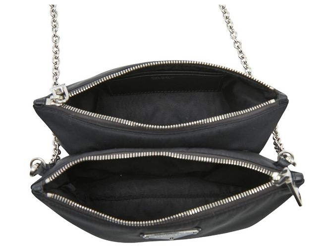 Borsa a tracolla con catena e placca con logo Triangle di Prada Nero - vista 9