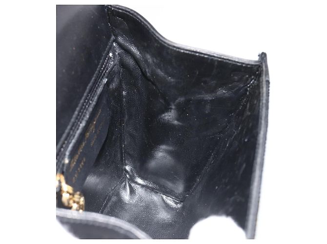 Borsa a tracolla Salvatore Ferragamo Gancini in pelle Harako Nera Oro Auth ka4773A Nero D'oro - vista 18