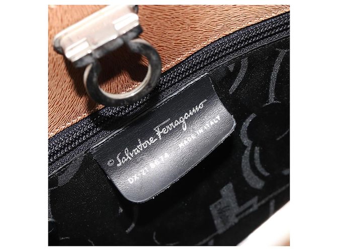 Borsa a tracolla Salvatore Ferragamo Gancini in pelle beige argento Auth 185544 - vista 19