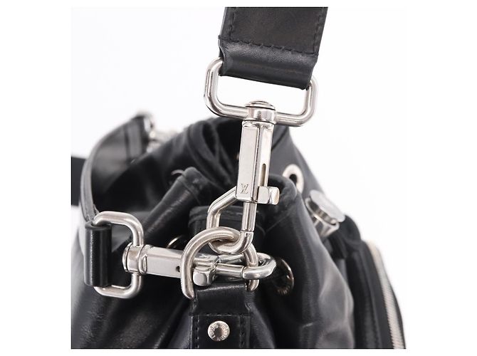 Borsa a tracolla LOUIS VUITTON Noe Cargo in pelle nera M13985 LV Auth 187562SAV Nero - vista 24