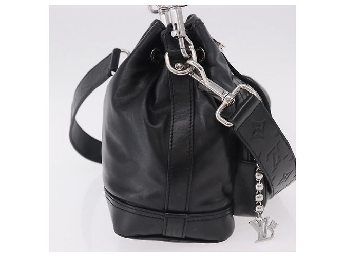 Borsa a tracolla LOUIS VUITTON Noe Cargo in pelle nera M13985 LV Auth 187562SAV Nero - vista 5
