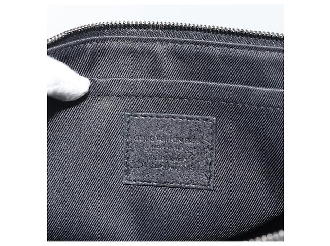 LOUIS VUITTON Monogram Eclipse Glaze Pochette Cosmos Black M63373 Auth ka4815 Nero - vista 10