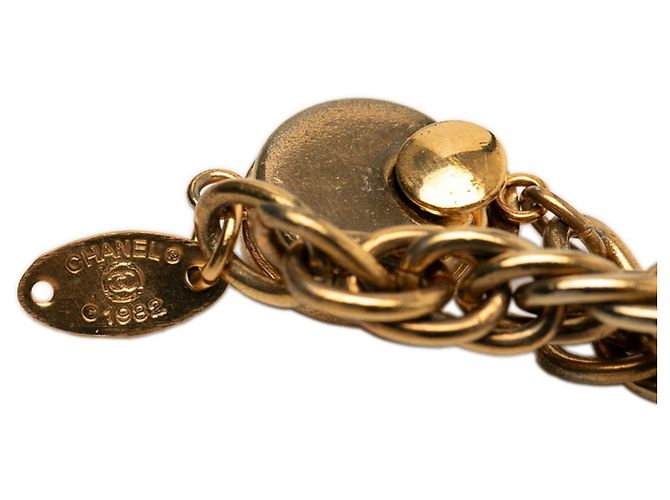 Chanel Goldplattierter Coco Mark Pferde-Medaillon-Halskette Golden - Ansicht 6