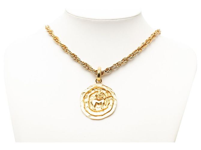 Chanel Goldplattierter Coco Mark Pferde-Medaillon-Halskette Golden - Ansicht 7