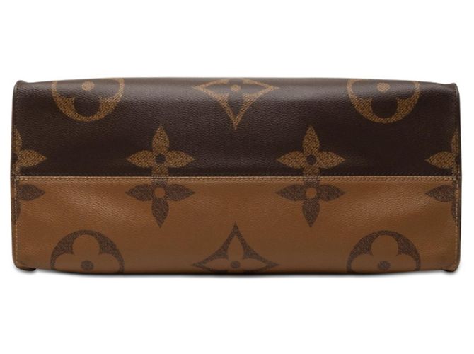 Borsa Louis Vuitton Monogram Giant Reverse OnTheGo GM Marrone - vista 3