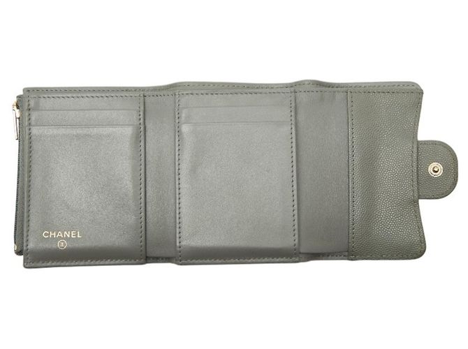 Timeless Chanel Coco Mark Tri-fold Wallet aus grauem Caviar-Leder Braun - Ansicht 7
