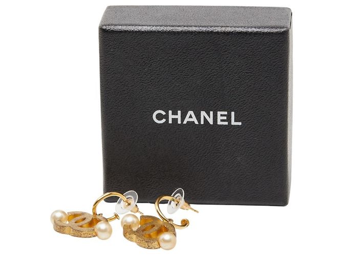 Orecchini a cerchio Chanel placcati oro con perla finta D'oro - vista 6