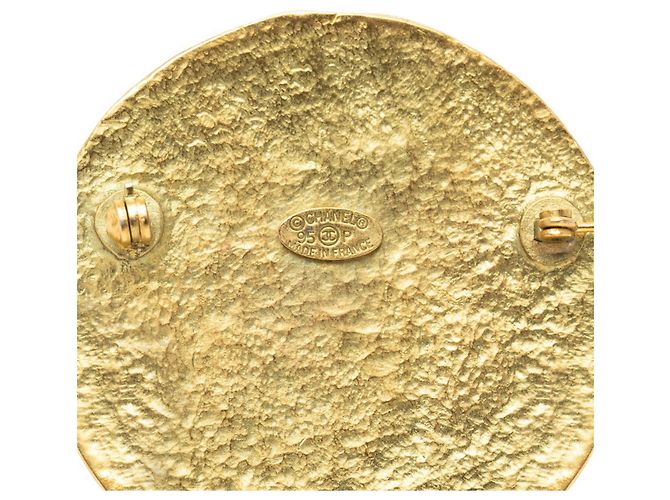 Spilla rotonda vintage Chanel Coco Mark D'oro - vista 3