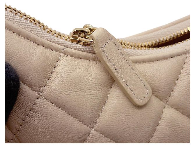 Borsa a Spalla con Catena Chanel Matelassé Small Hobo Beige - vista 10