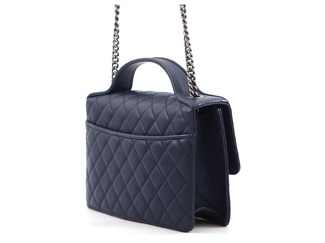 Borsa a tracolla con catena Chanel in pelle blu navy - vista 2