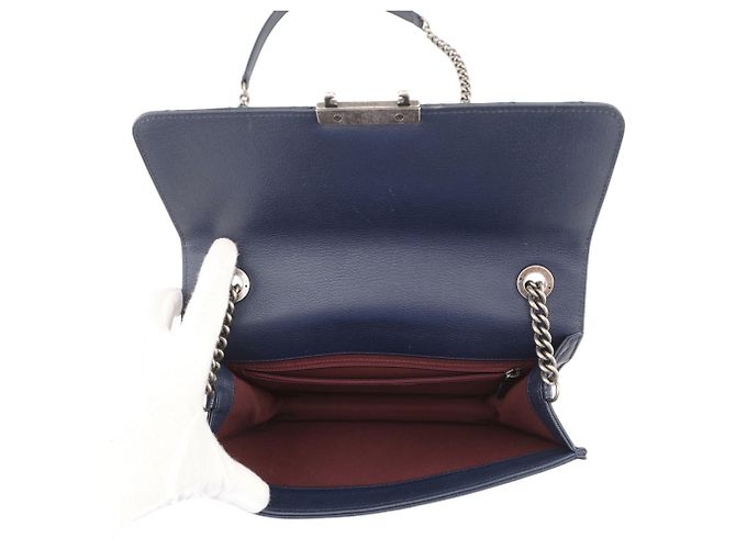Borsa a tracolla con catena Chanel in pelle blu navy - vista 6