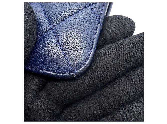 Borsa a tracolla con catena Chanel in pelle blu navy - vista 8