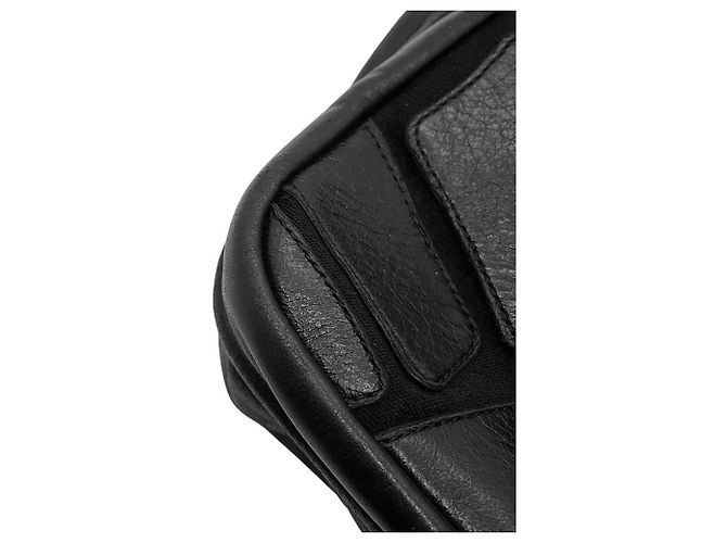 Chanel Schultertasche aus schwarzem Leder - Ansicht 12