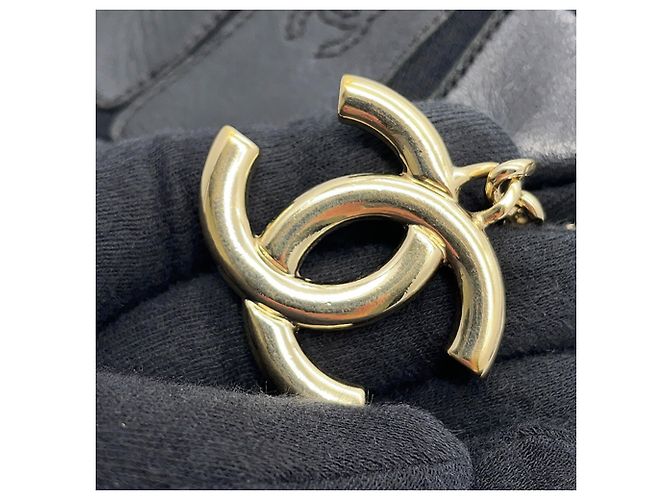 Chanel Schultertasche aus schwarzem Leder - Ansicht 13