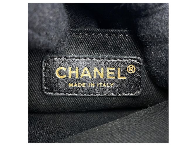 Chanel Schultertasche aus schwarzem Leder - Ansicht 16
