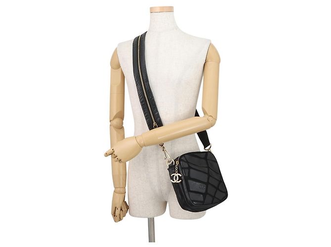 Chanel Schultertasche aus schwarzem Leder - Ansicht 4