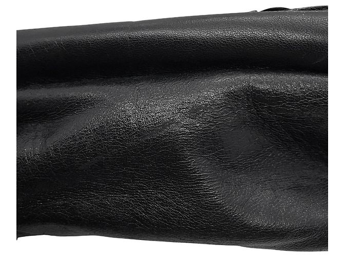 Chanel Schultertasche aus schwarzem Leder - Ansicht 8