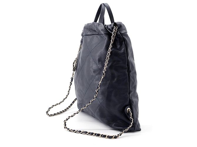 Zaino Chanel in pelle di vitello martellata blu navy - vista 2