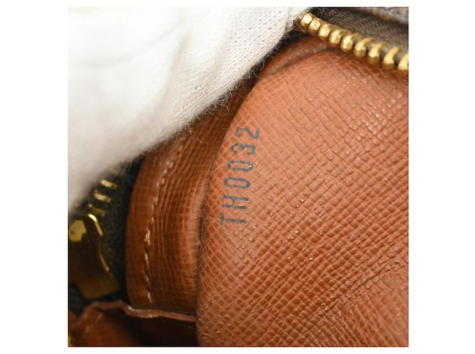 Borsa Louis Vuitton Amazone in tela Monogram PM Marrone - vista 5