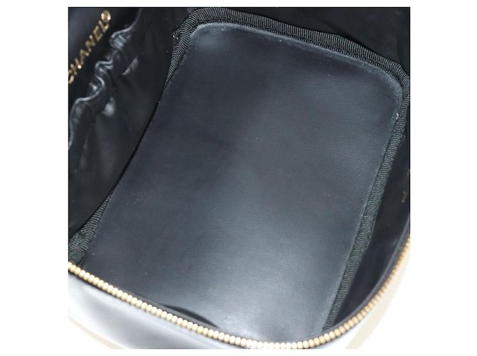Chanel Vintage Timeless Beauty Case Patent Small Nero - vista 5