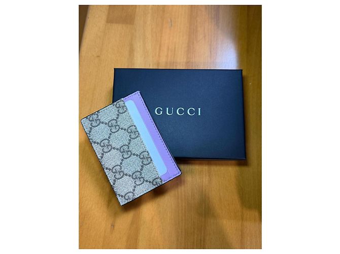 Tarjetero Gucci GG Supreme con piel lila - vista 3