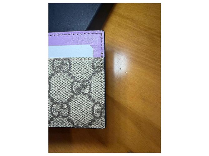 Tarjetero Gucci GG Supreme con piel lila - vista 4