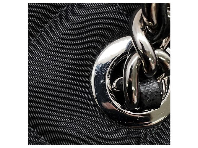 Borsa a Spalla con Catena Prada in Nylon Nero - vista 10