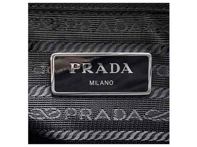 Borsa a Spalla con Catena Prada in Nylon Nero - vista 11