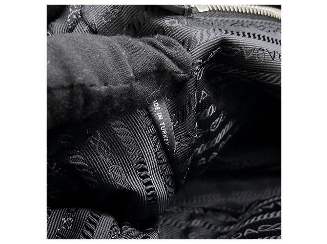 Borsa a Spalla con Catena Prada in Nylon Nero - vista 12