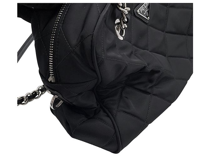 Borsa a Spalla con Catena Prada in Nylon Nero - vista 7