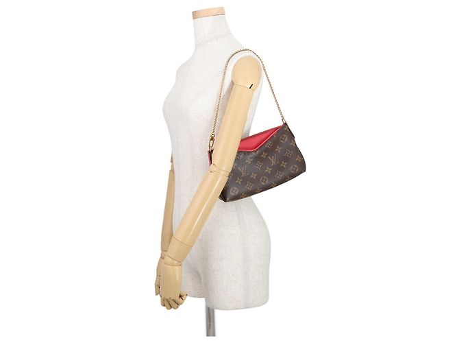 Clutch con tracolla Louis Vuitton Monogram Pallas Fuschia - vista 5