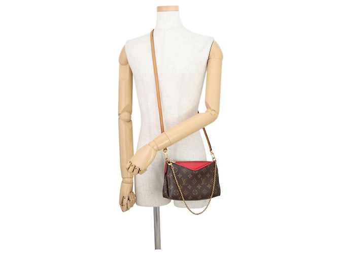 Clutch con tracolla Louis Vuitton Monogram Pallas Fuschia - vista 6