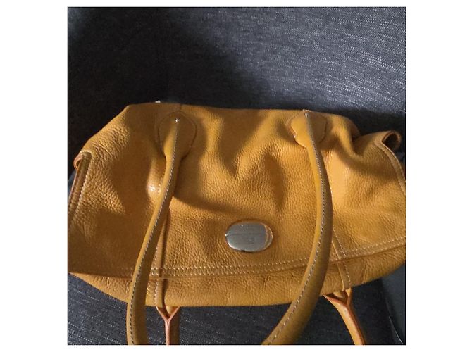 Lancel Handtasche aus gelbem Leder - Ansicht 10