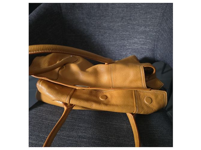 Lancel Handtasche aus gelbem Leder - Ansicht 14