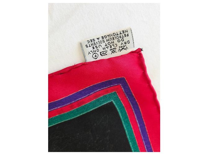 Foulard in seta Gucci Floral Archivio anni 80 Nero Rosa Verde Porpora Gold hardware - vista 6