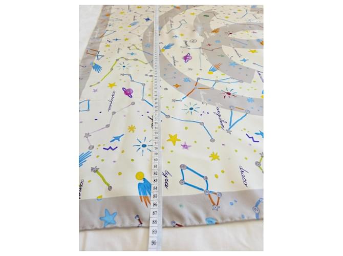 Chanel Constellations Seidentuch Weiß Blau Grün Orange Grau Lila Gelb - Ansicht 14