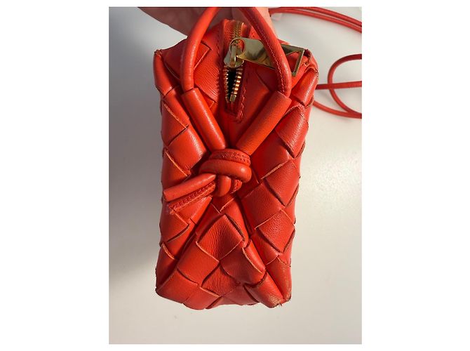 Bottega Veneta Mini Bulb in pelle Intrecciato Rosso Corallo - vista 3