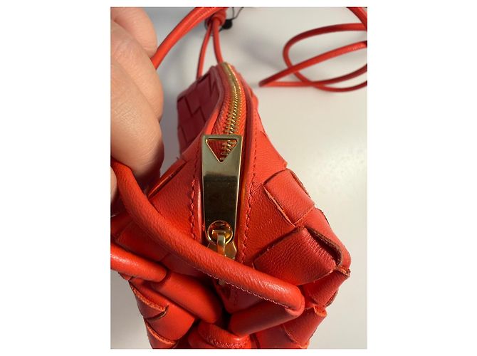 Bottega Veneta Mini Bulb in pelle Intrecciato Rosso Corallo - vista 4