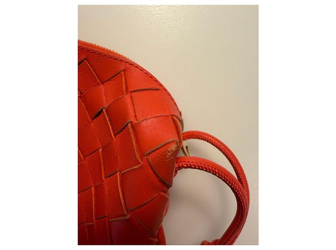 Bottega Veneta Mini Bulb in pelle Intrecciato Rosso Corallo - vista 9
