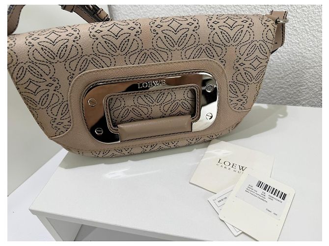 Loewe Borsa a tracolla Anagram Coated Canvas Kite Baguette Rosa Beige Grigio - vista 15
