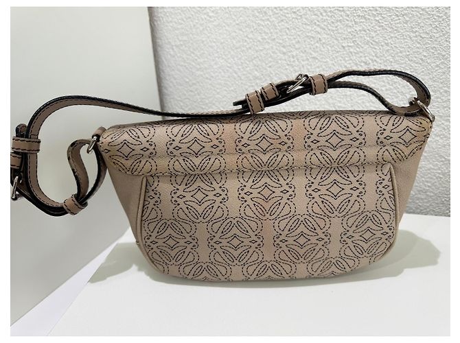 Loewe Borsa a tracolla Anagram Coated Canvas Kite Baguette Rosa Beige Grigio - vista 6