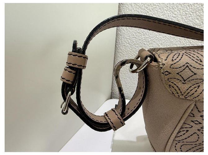 Loewe Borsa a tracolla Anagram Coated Canvas Kite Baguette Rosa Beige Grigio - vista 7