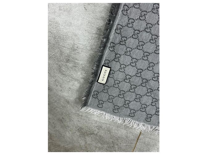 Gucci Sciarpa GG Supreme in lana grigia Grigio - vista 2