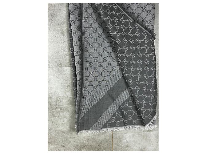 Gucci Sciarpa GG Supreme in lana grigia Grigio - vista 3