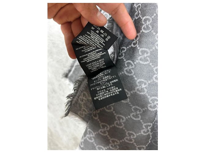 Gucci Sciarpa GG Supreme in lana grigia Grigio - vista 4