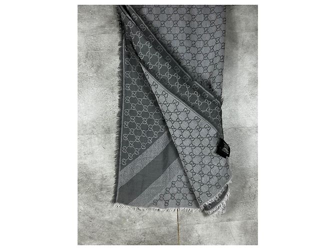 Gucci Sciarpa GG Supreme in lana grigia Grigio - vista 6