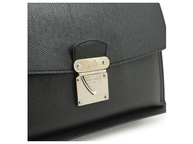 Clutch Louis Vuitton Taiga Belaia Nero Grigio - vista 9