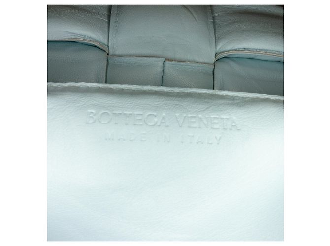 Bottega Veneta Sac bandoulière Cassette en nappa bleu Intrecciato rembourré Bleu clair - vue 9
