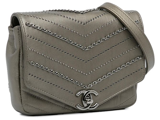 Chanel Mini Bolsa Envelope de Chevron em Pele de Vitelo com Ornamentos Cinza Marrom - vista 2